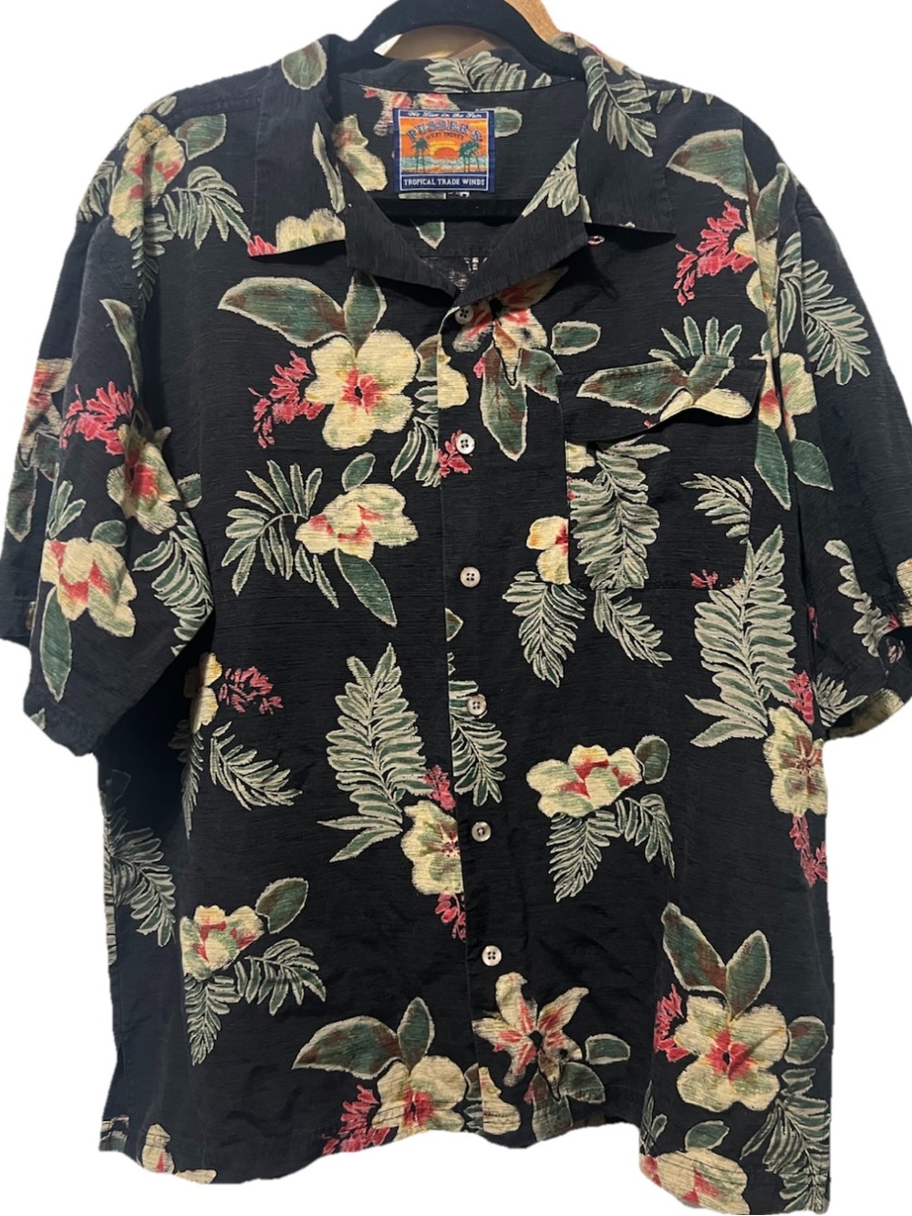 Men’s Vintage Tropical Hawaiian Luau Textured Linen Mother of Pearl Button Up